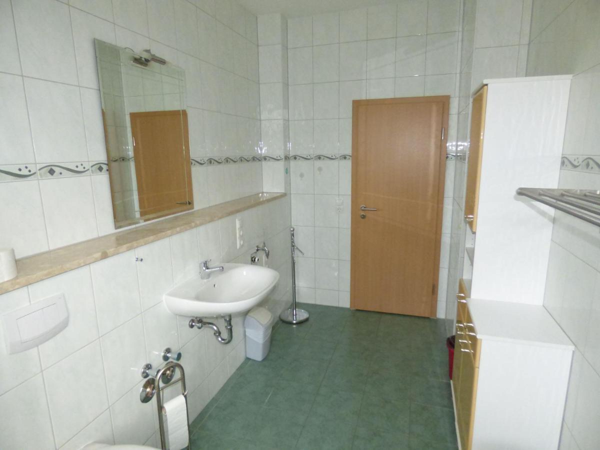 Sonnige-Ferienwohnung-100Qm-Im-1-Obergeschoss-Der-Villa-Walhall-In-Einem-Parkaehnlichen-Garten Sellin  Dış mekan fotoğraf